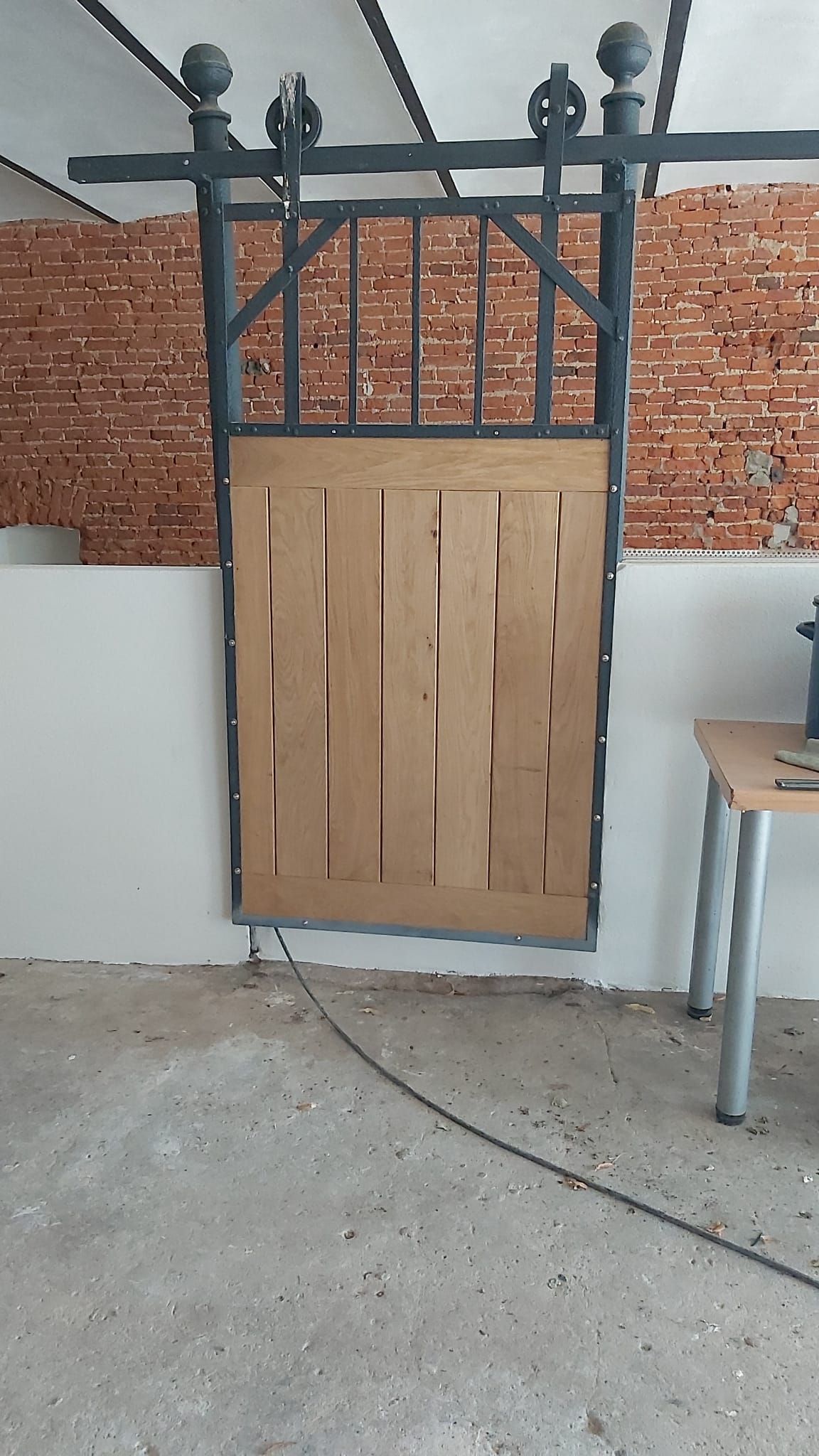 7 b Alte Schiebtür mit Eiche belegt