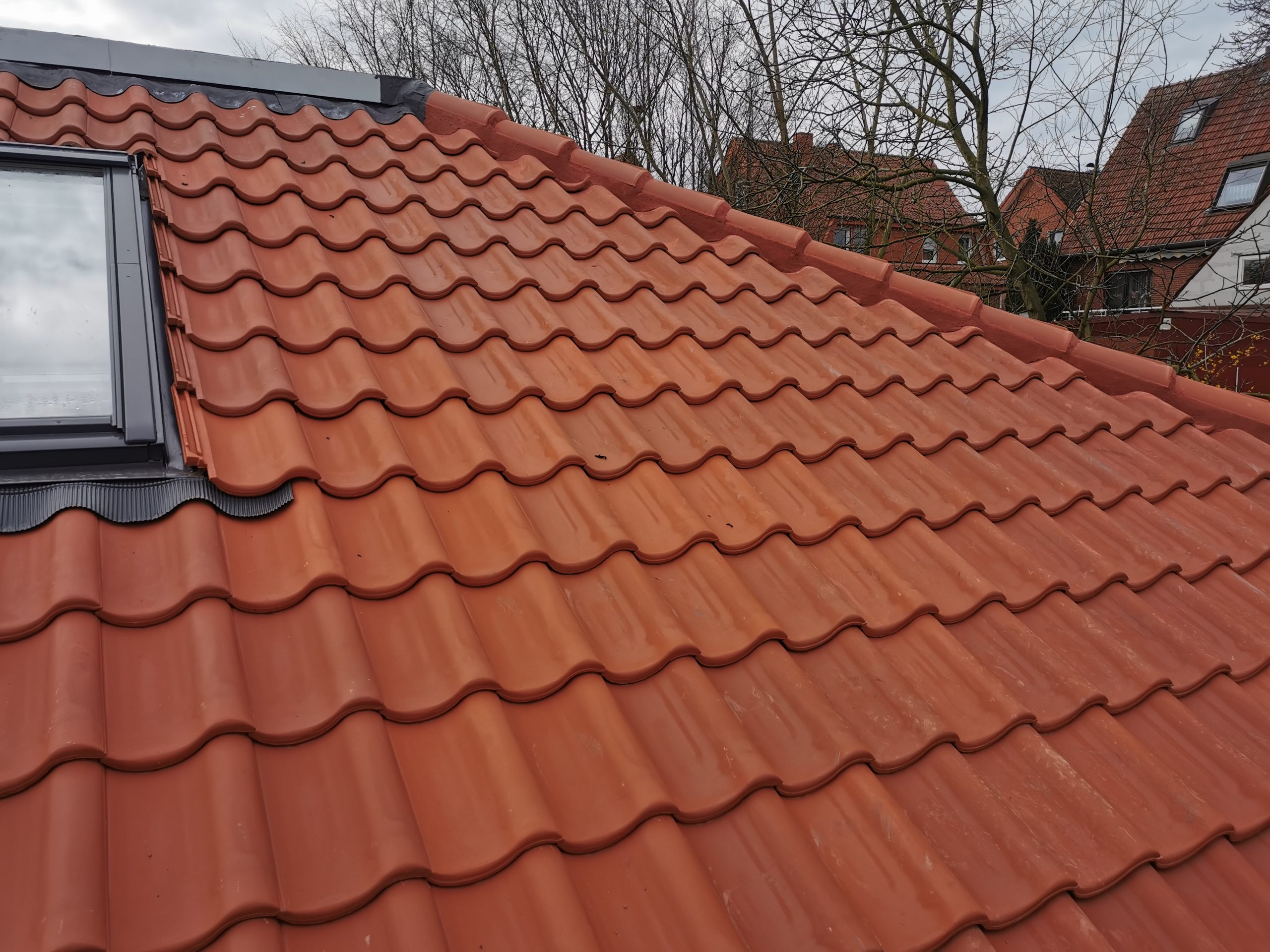 Gratziegel in Mörtel, Mörtelfirst