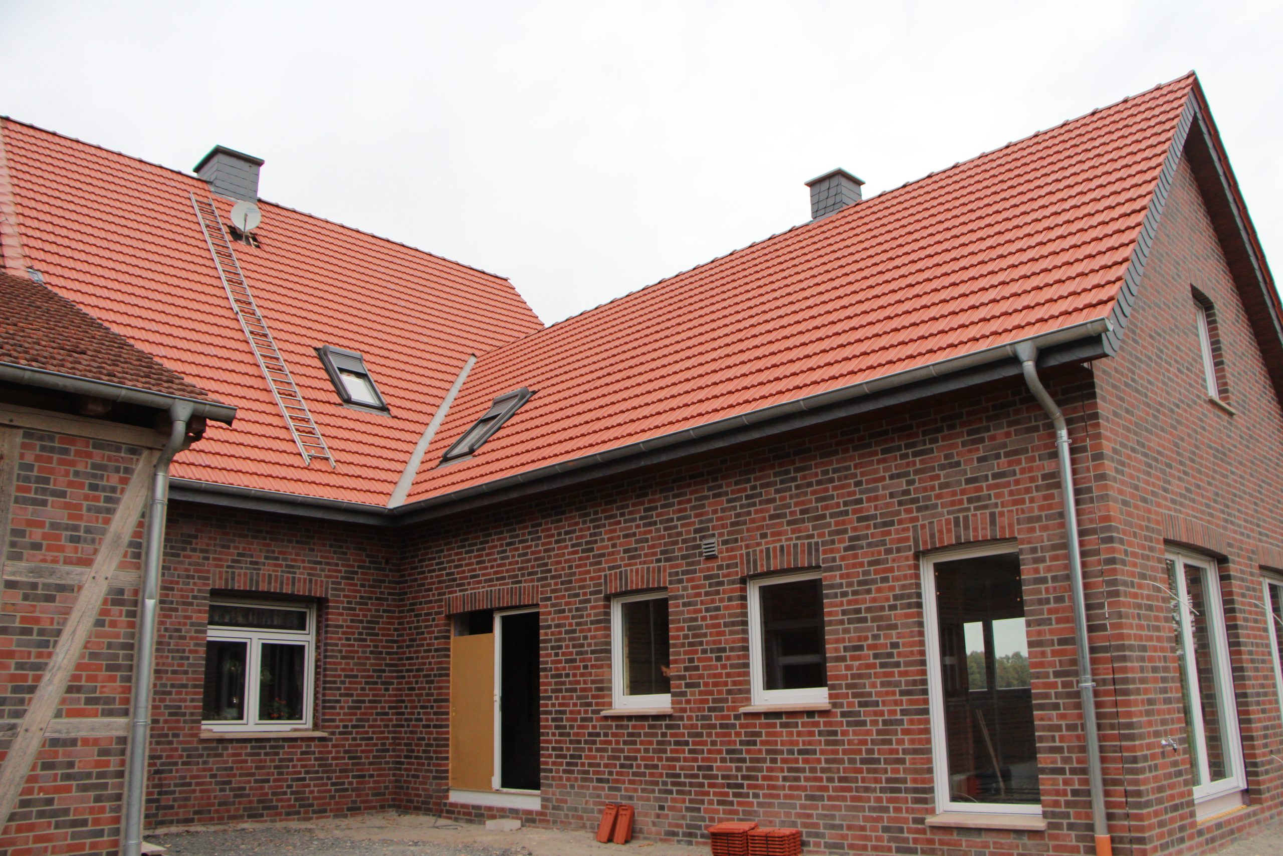 Neubau, Altbau, Ziegeleindeckung, Schiefer