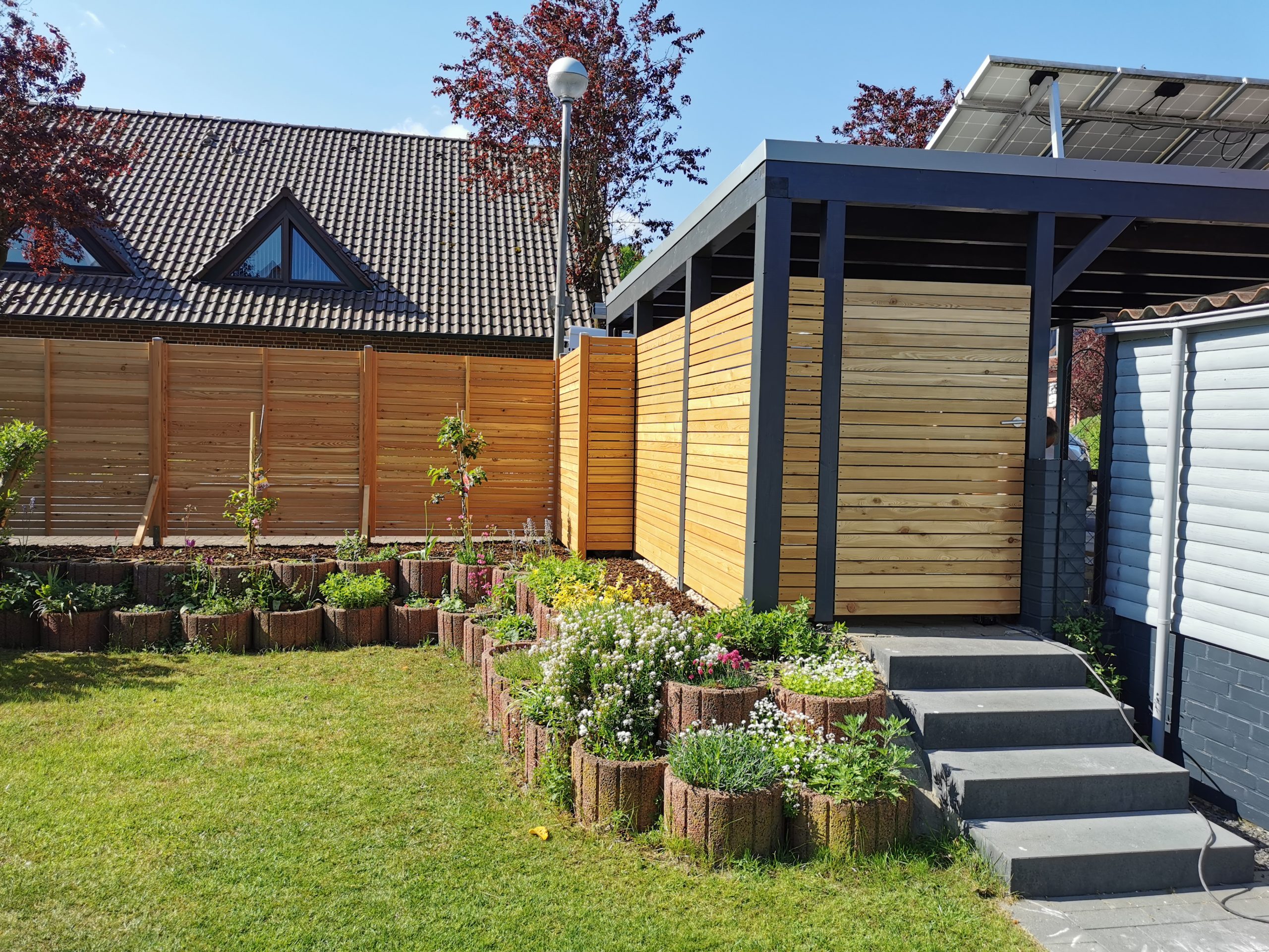 Zaun und Carport Lärche Anthrazit